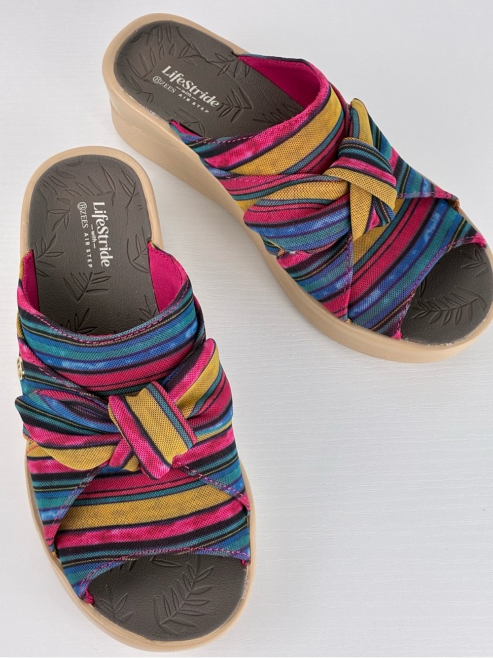 Bzees Smile Wedge Sandal 6 Raspberry Multicolor Striped Casual Comfort Slide NWB
